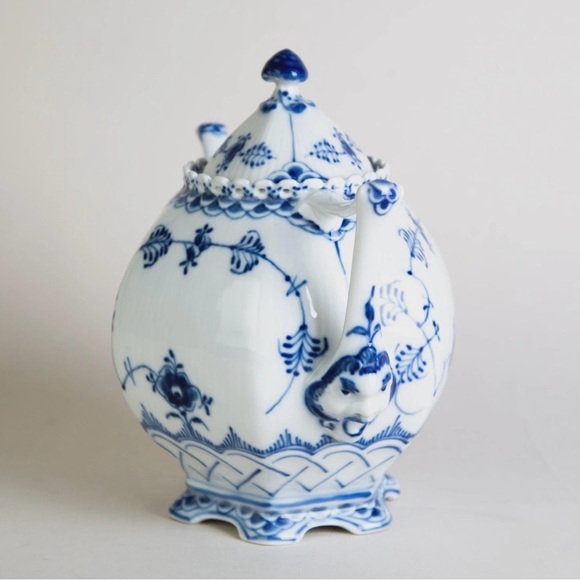 Royal Copenhagen Blue Fluted Full Lace Porcelain Teapot with Lid. Handmade - Picture 5 of 12